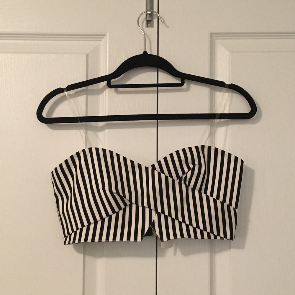 New w Tags Mendocino black and white strip crop